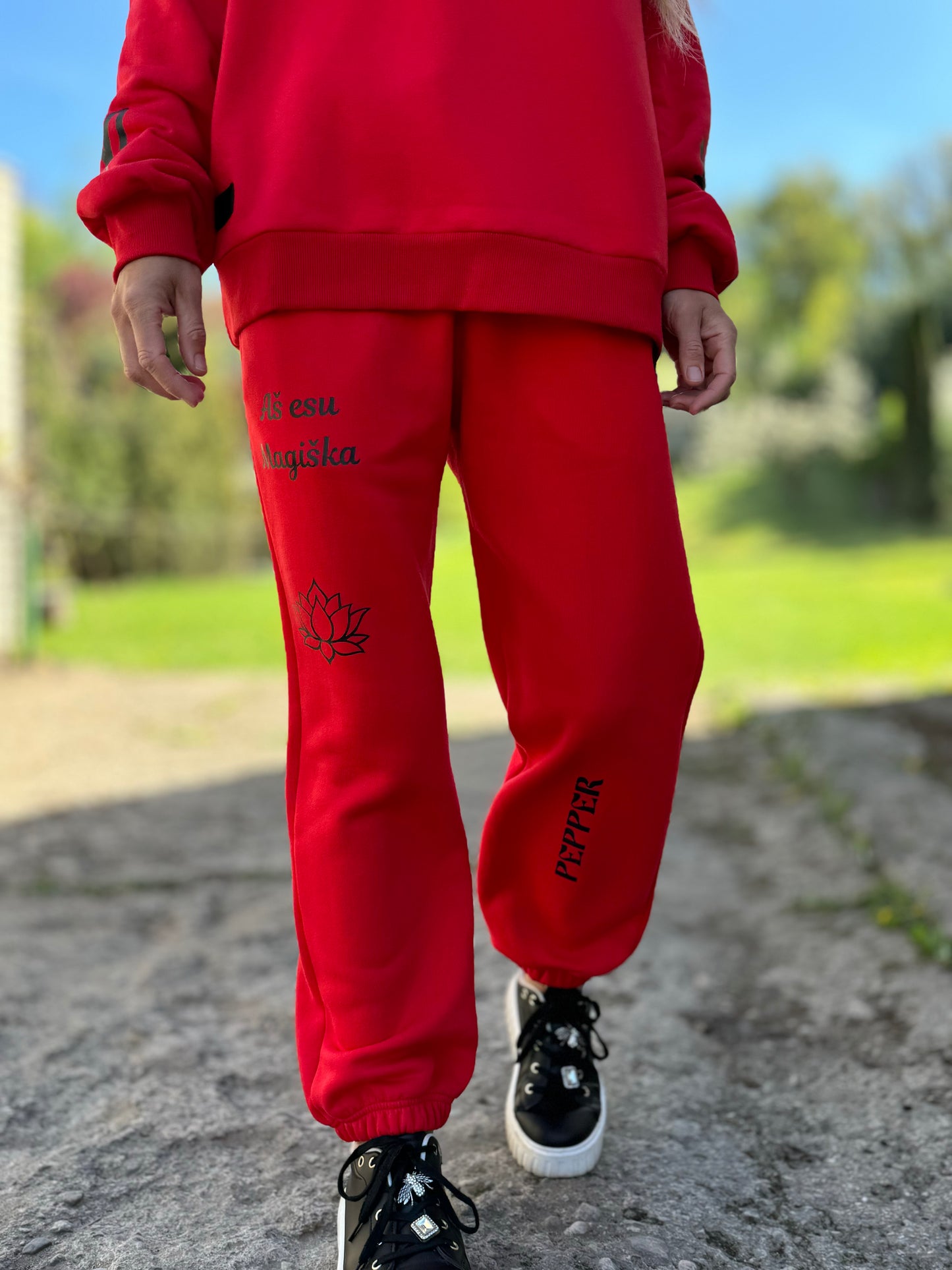 PEPPER Magic Red kelnės su pūkeliu moterims