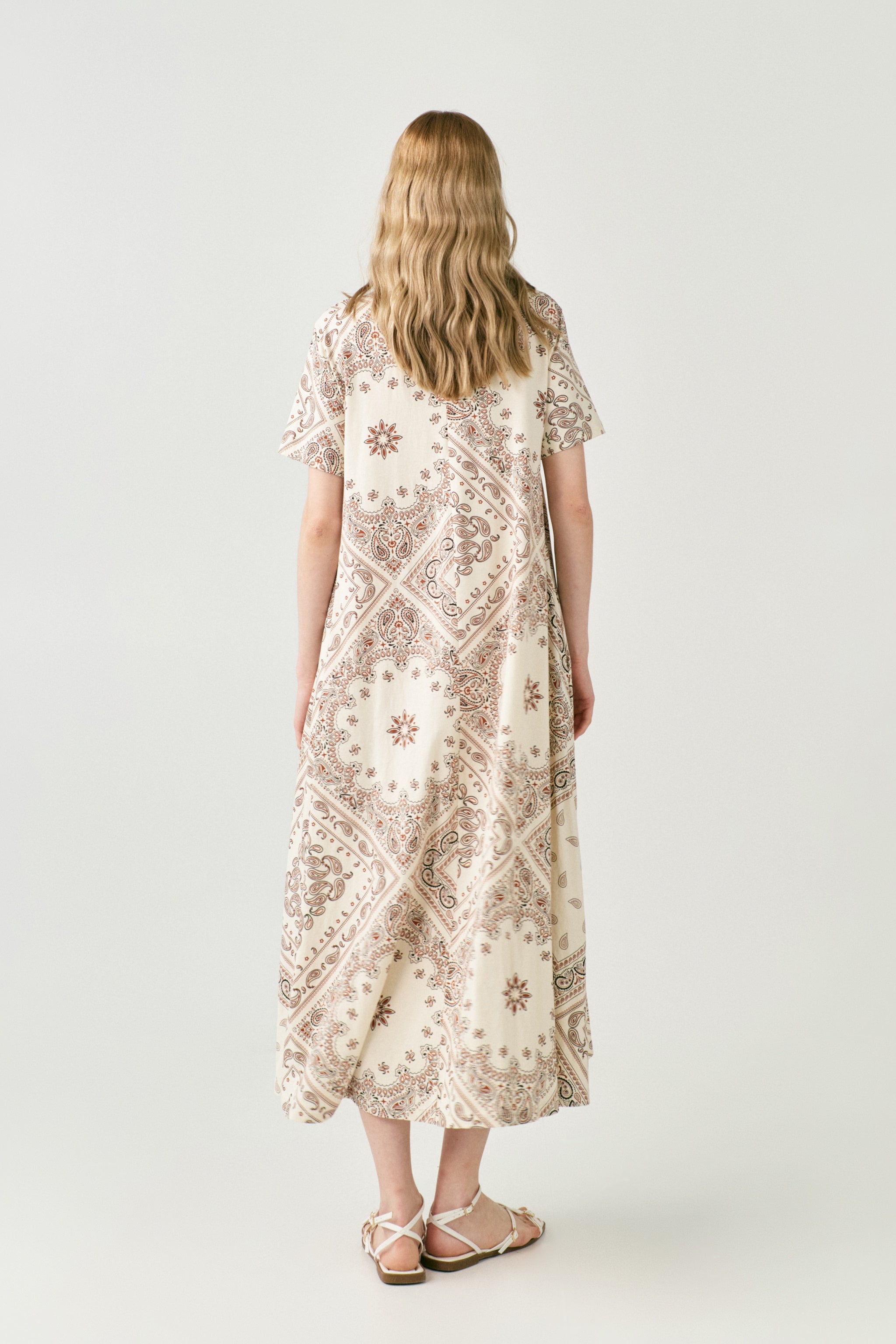 Lumina kreminė suknelė moterims