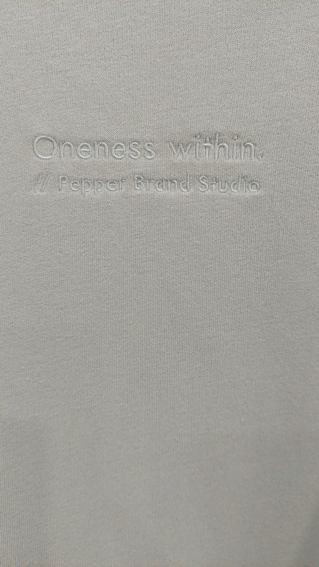 PEPPER UNISEX Dream Cement džemperis su pūkeliu su užrašu priekyje ir logotipu nugaroje