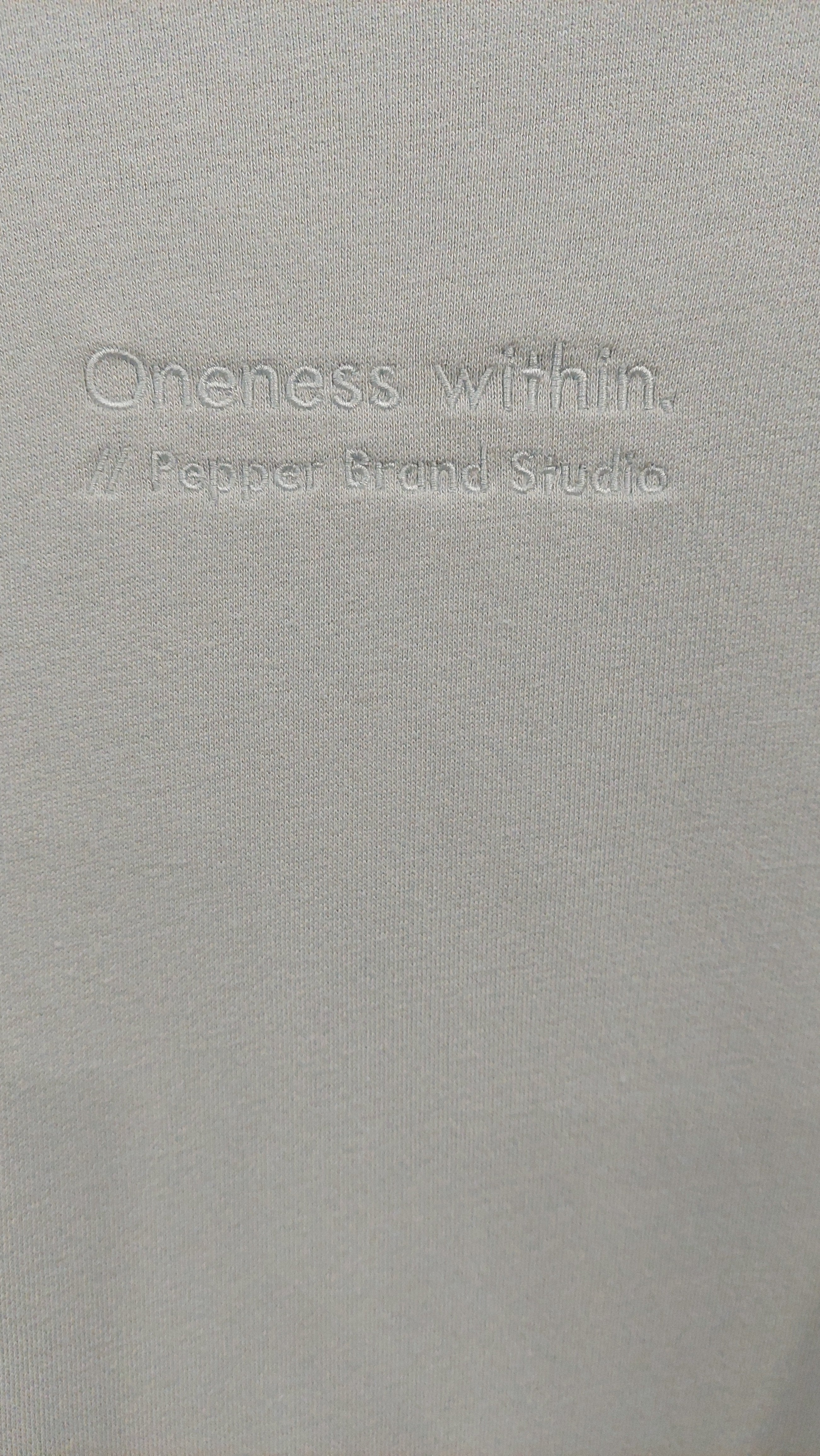 PEPPER UNISEX Dream Cement džemperis su pūkeliu su užrašu priekyje ir logotipu nugaroje