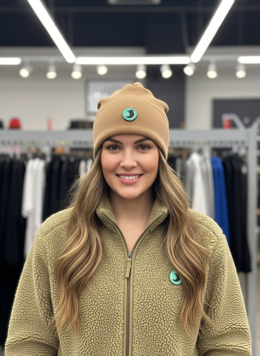 PEPPER UNISEX Fleece Sandstone special edition logo kepurė