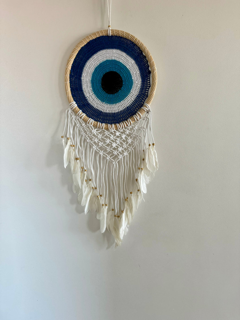 32 cm turkish eye sapnų gaudyklė su baltomis plunksnomis