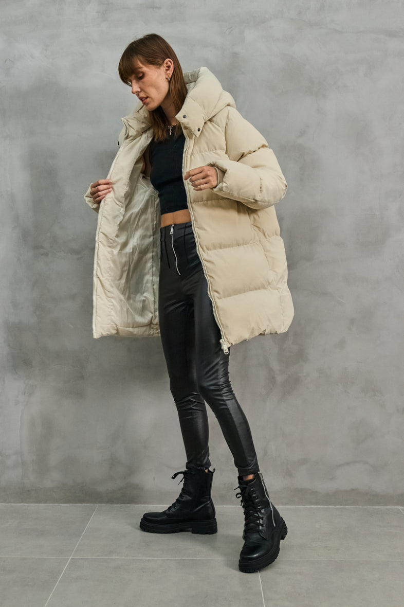 COPPEROSE oversized beige puffer striukė su gobtuvu