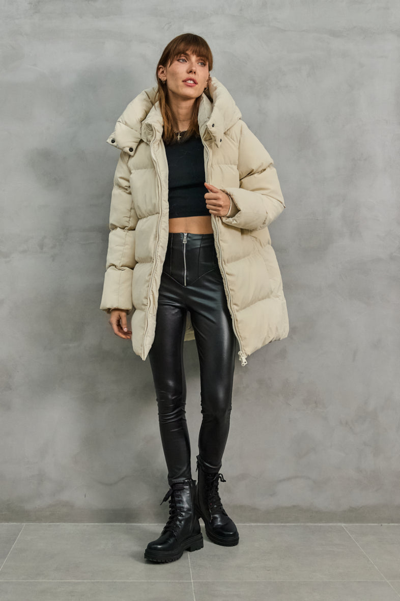 COPPEROSE oversized beige puffer striukė su gobtuvu