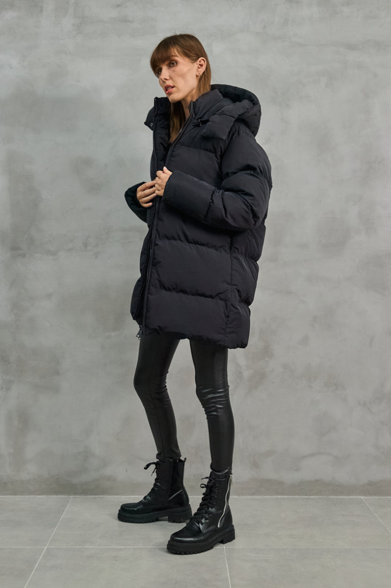 COPPEROSE oversized puffer striukė su gobtuvu