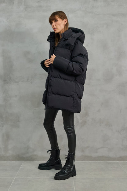 COPPEROSE oversized puffer striukė su gobtuvu