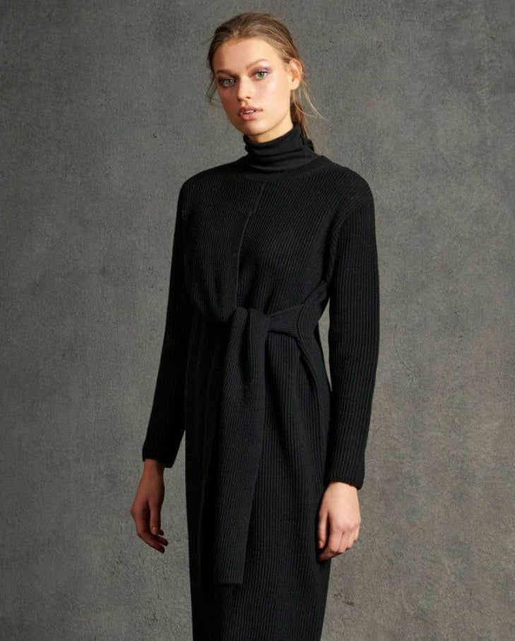 Luisa Cerano juoda suknelė