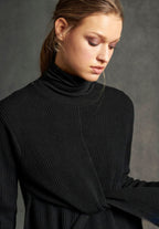 Luisa Cerano juoda suknelė